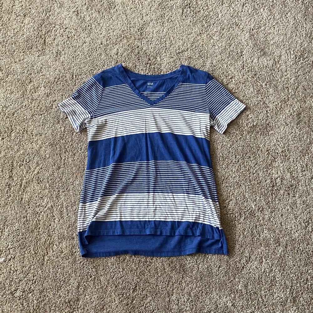 Women's v-neck tee